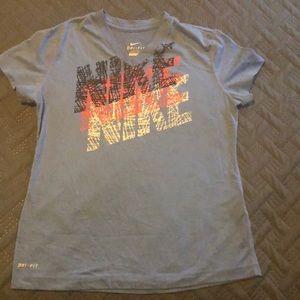 Girls nike t shirt size medium dri fit material